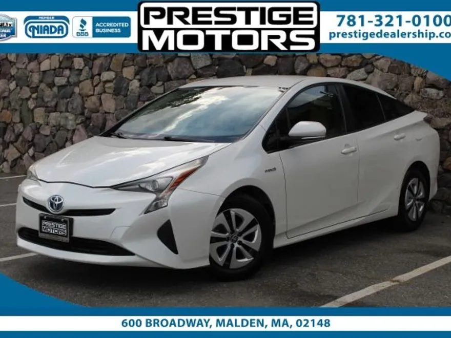 2016 Toyota Prius Three photo 1
