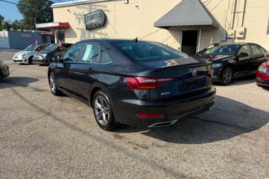 2019 Volkswagen Jetta R-Line photo 1
