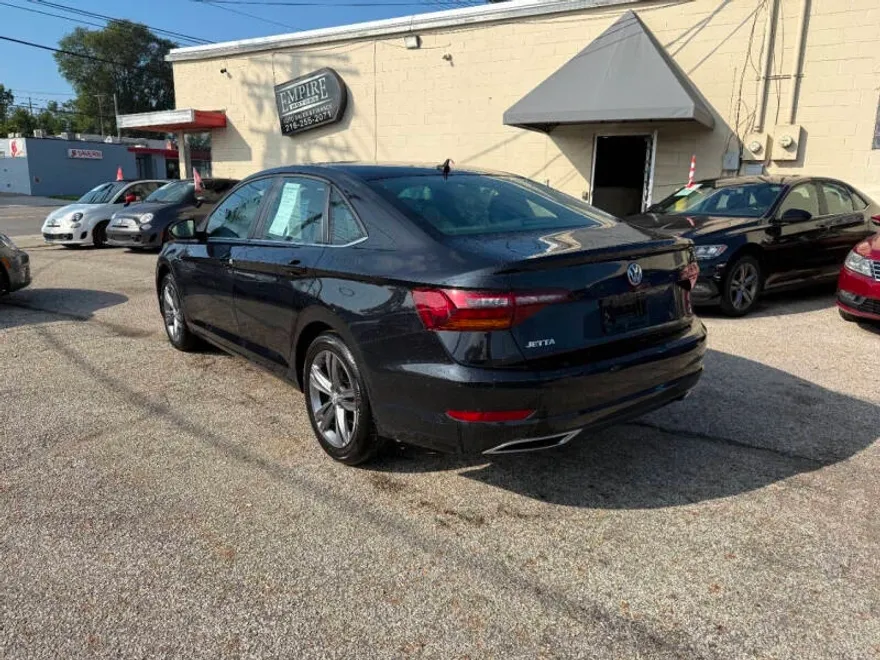 2019 Volkswagen Jetta R-Line photo 1