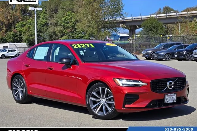 2022 Volvo S60 Inscription R-Design Expression T8 Momentum B5 photo 1