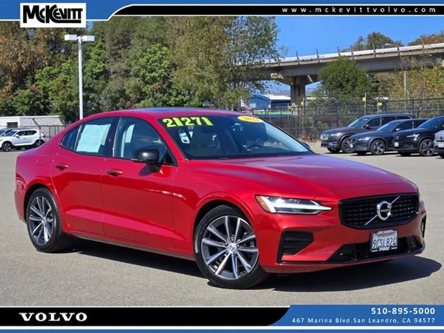 2022 Volvo S60 Inscription R-Design Expression T8 Momentum B5 photo 1