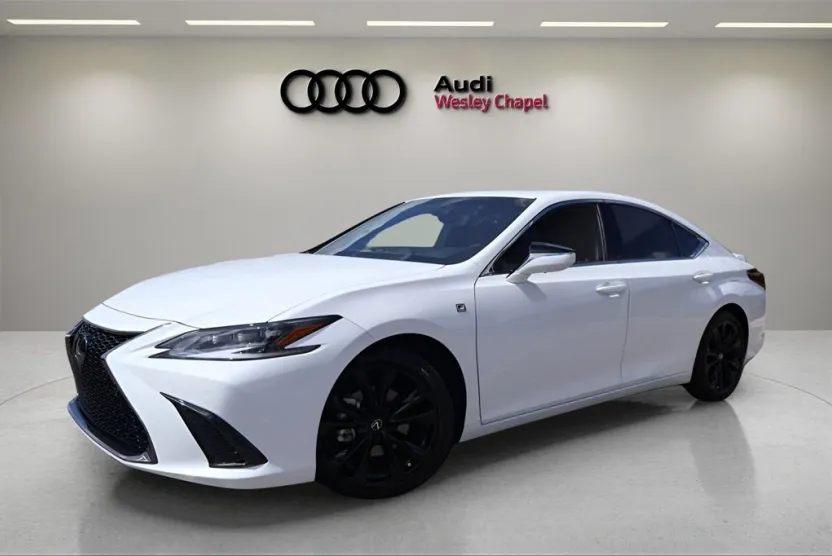 2023 Lexus ES 300h photo 1