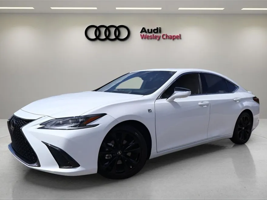 2023 Lexus ES 300h photo 1