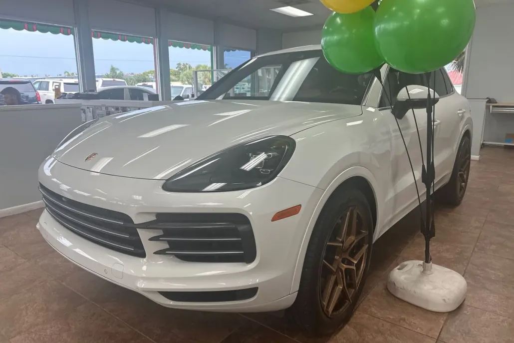 2022 Porsche Cayenne Base photo 1