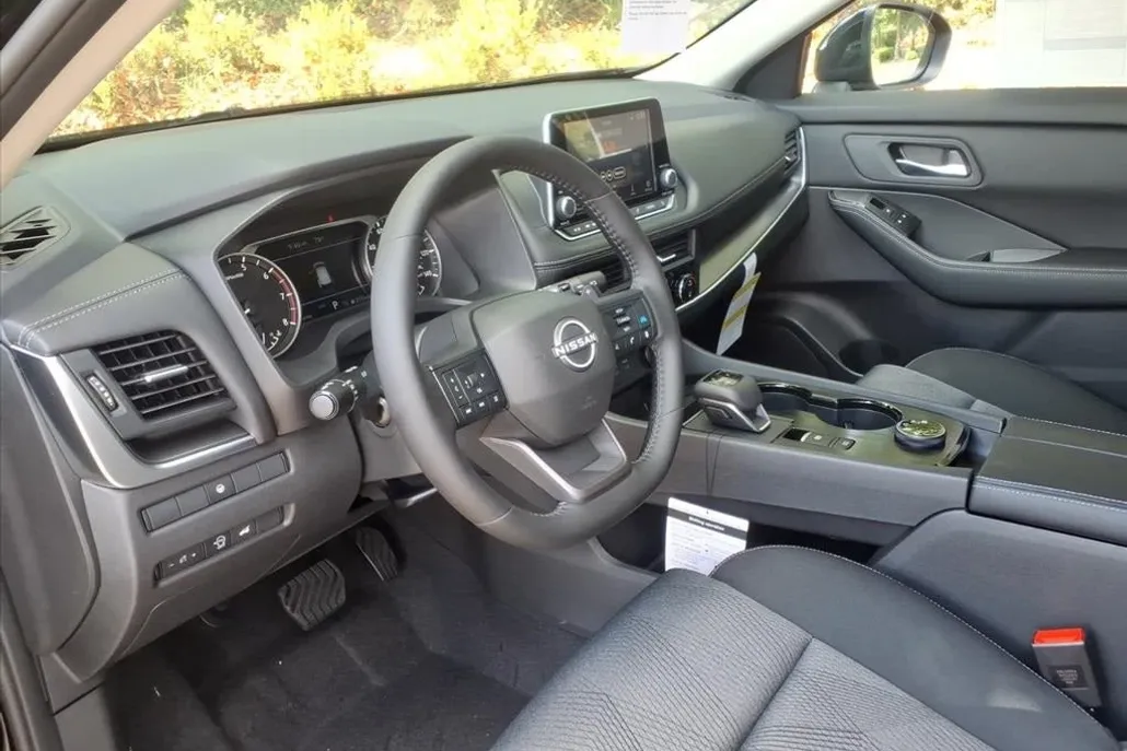 2026 Nissan Rogue SV photo 1