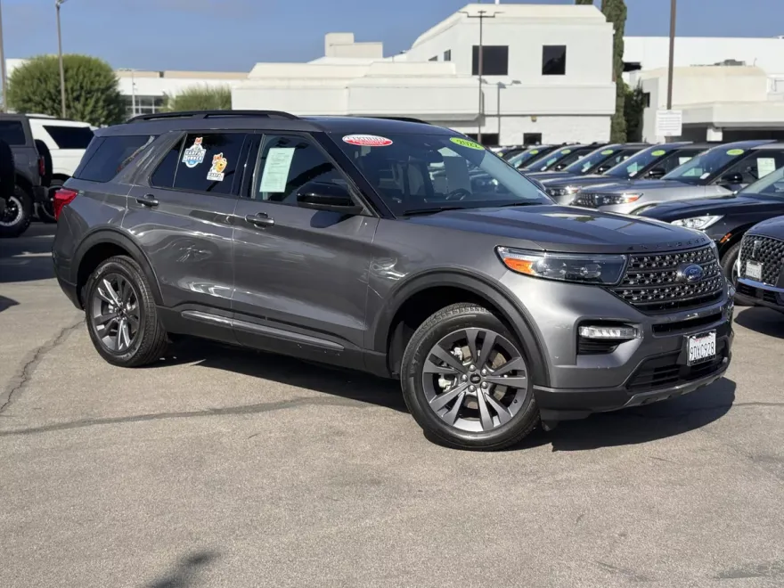 2022 Ford Explorer XLT photo 1