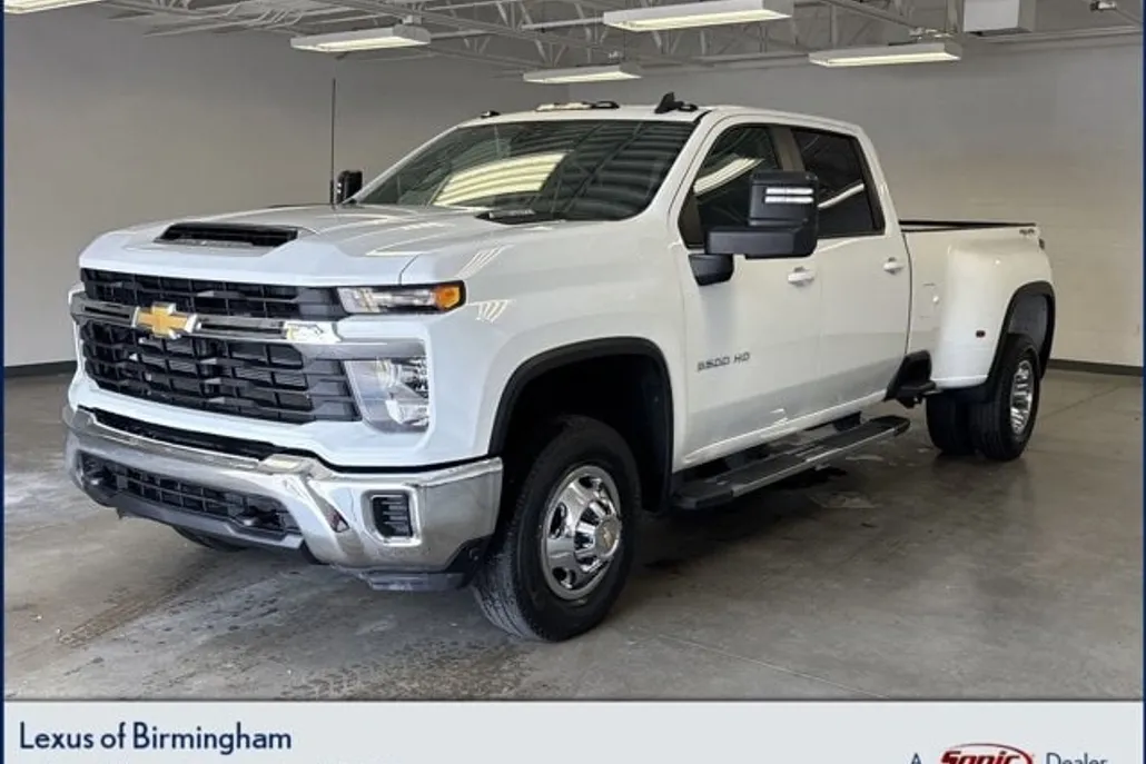 2024 Chevrolet Silverado 3500HD LT photo 1