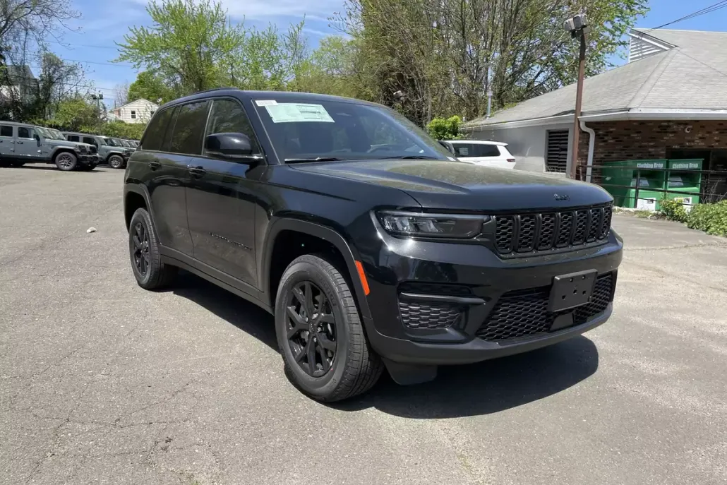 2025 Jeep Grand Cherokee Laredo Altitude photo 1