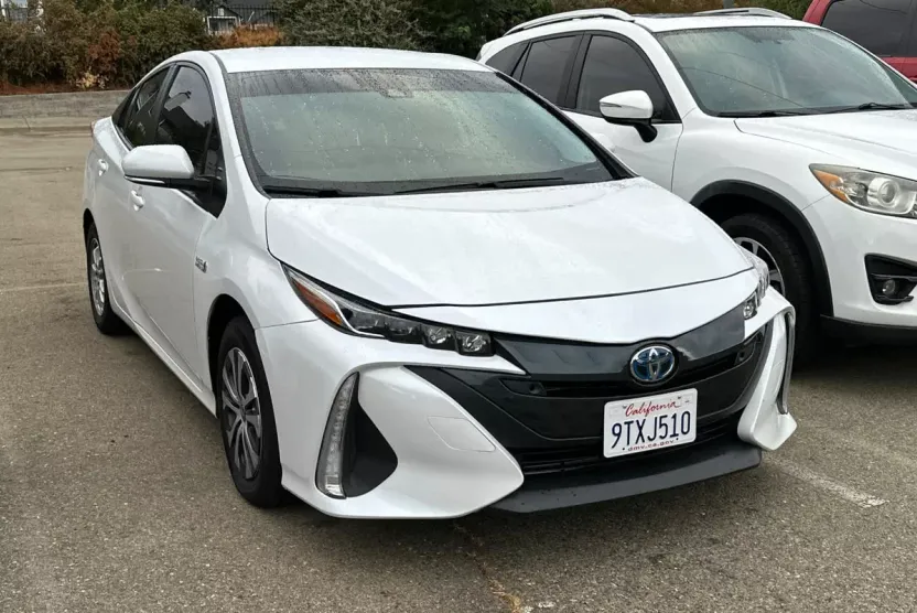 2022 Toyota Prius Prime LE photo 1