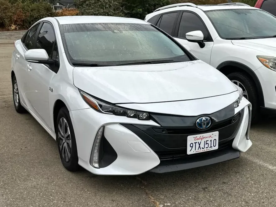 2022 Toyota Prius Prime LE photo 1