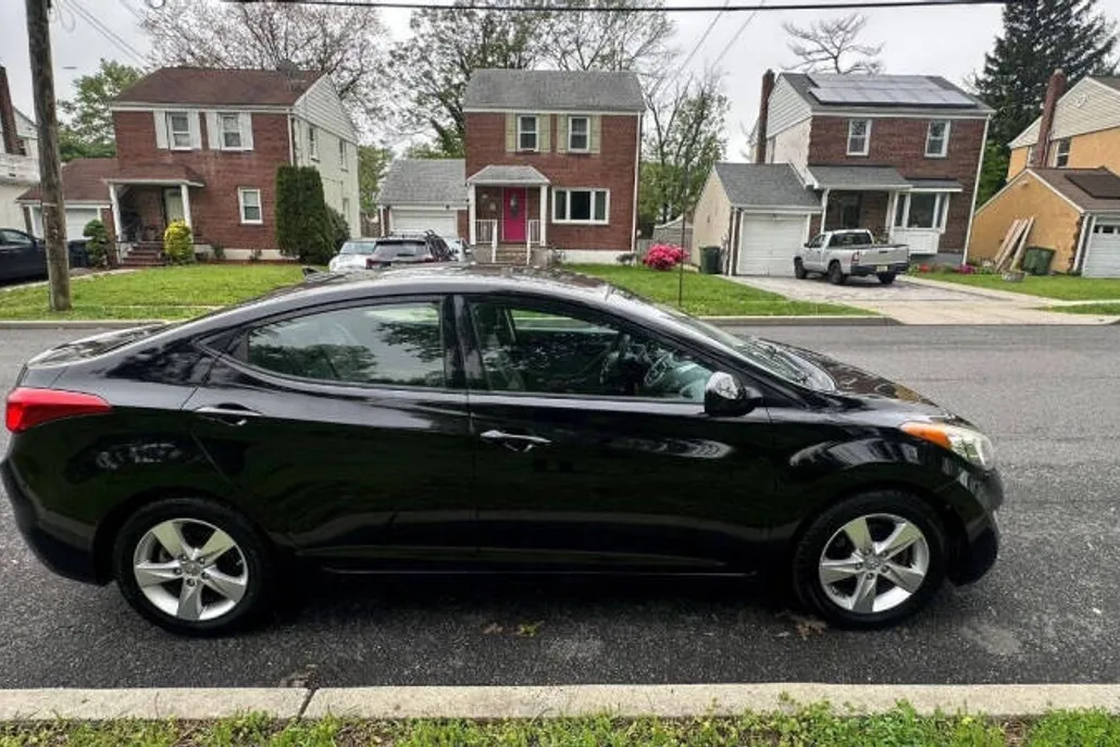 2013 Hyundai Elantra GLS photo 1