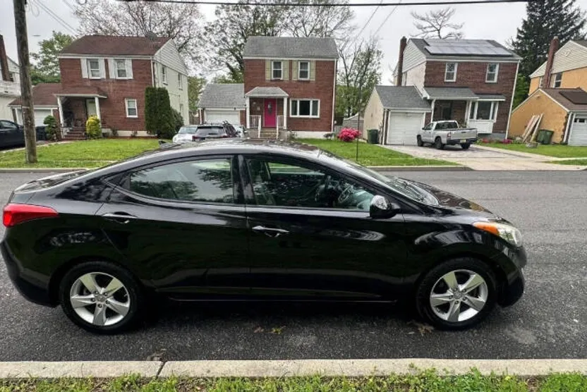 2013 Hyundai Elantra GLS photo 1