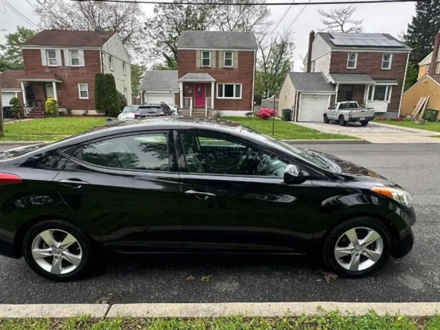 2013 Hyundai Elantra GLS photo 1