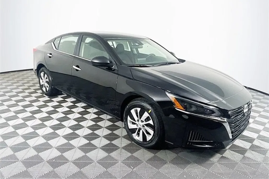 2025 Nissan Altima S photo 1