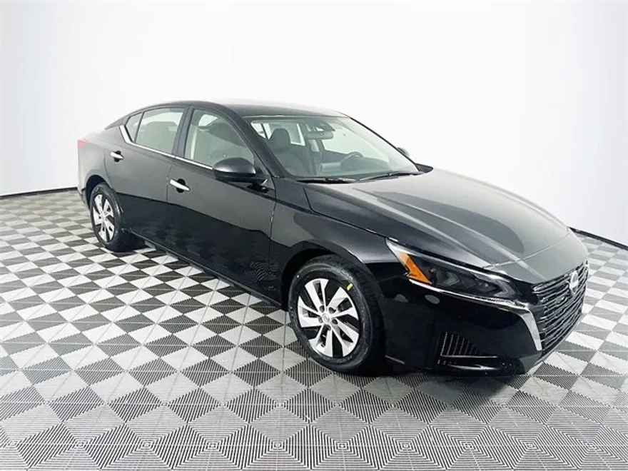 2025 Nissan Altima S photo 1