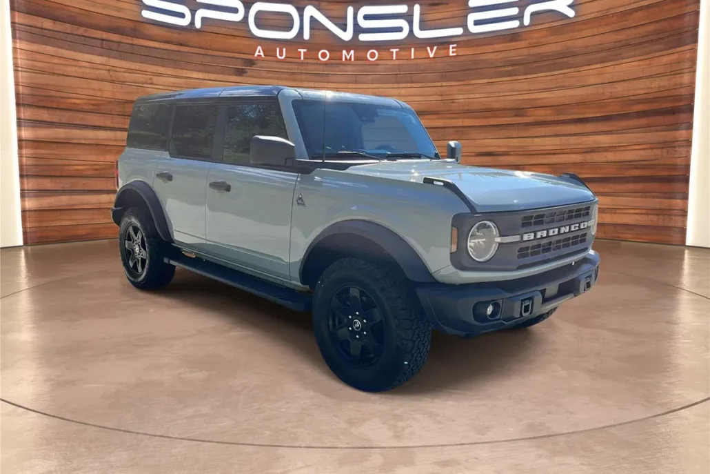 2024 Ford Bronco Black Diamond photo 1