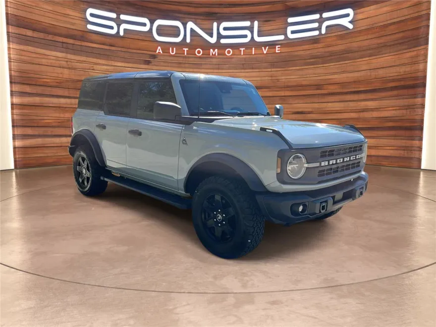 2024 Ford Bronco Black Diamond photo 1
