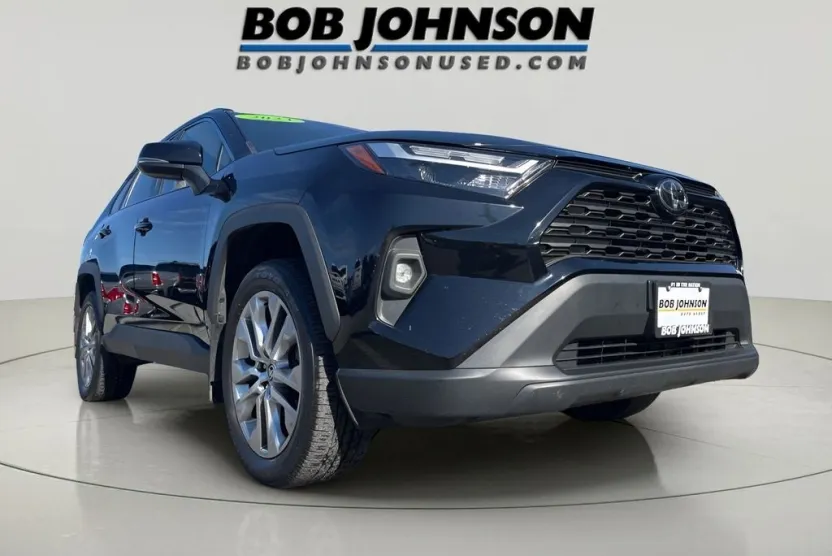 2023 Toyota RAV4 XLE Premium photo 1
