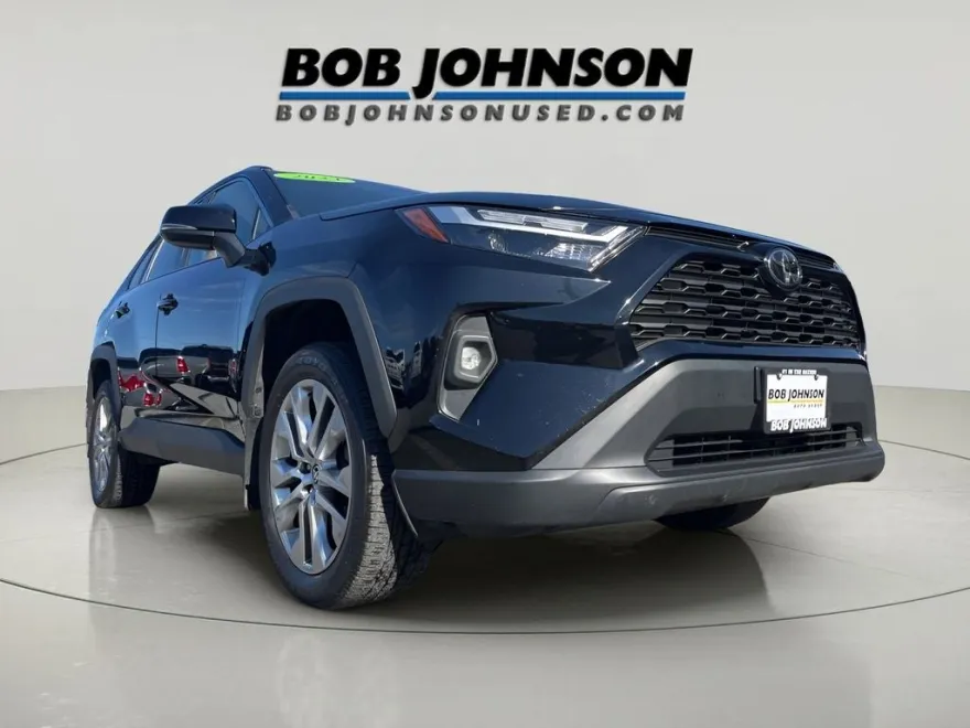 2023 Toyota RAV4 XLE Premium photo 1