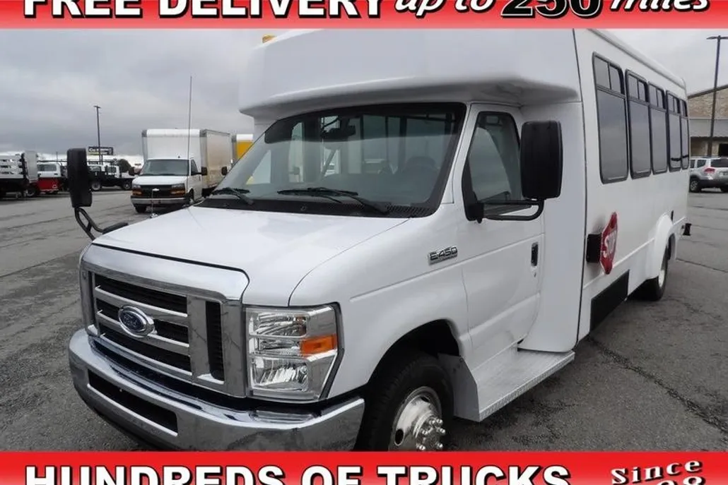 2018 Ford E-450 photo 1