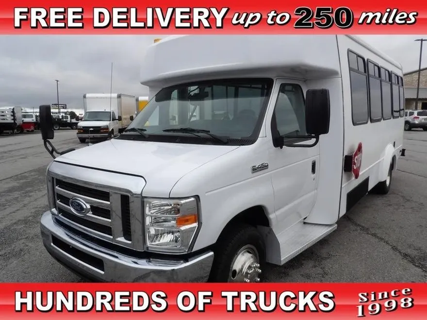2018 Ford E-450 photo 1