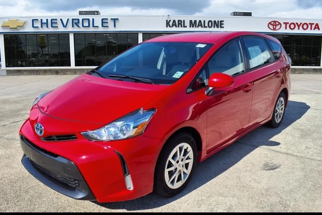 2017 Toyota Prius V Four photo 1