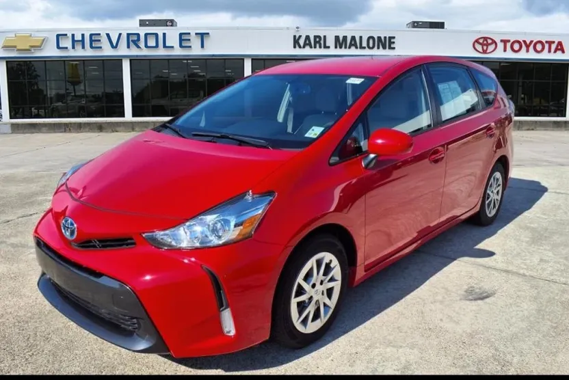 2017 Toyota Prius V Four photo 1
