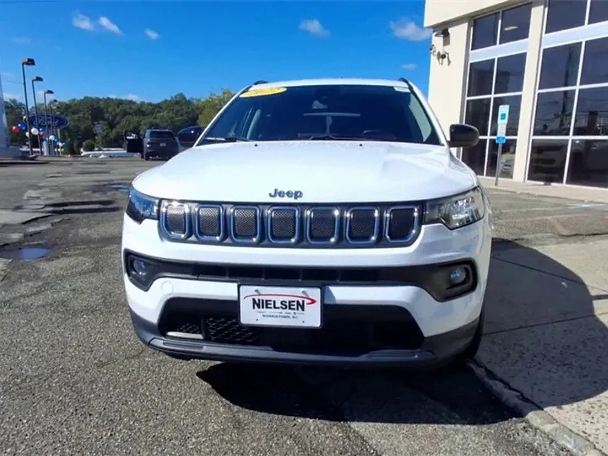 2022 Jeep Compass Latitude Lux photo 1