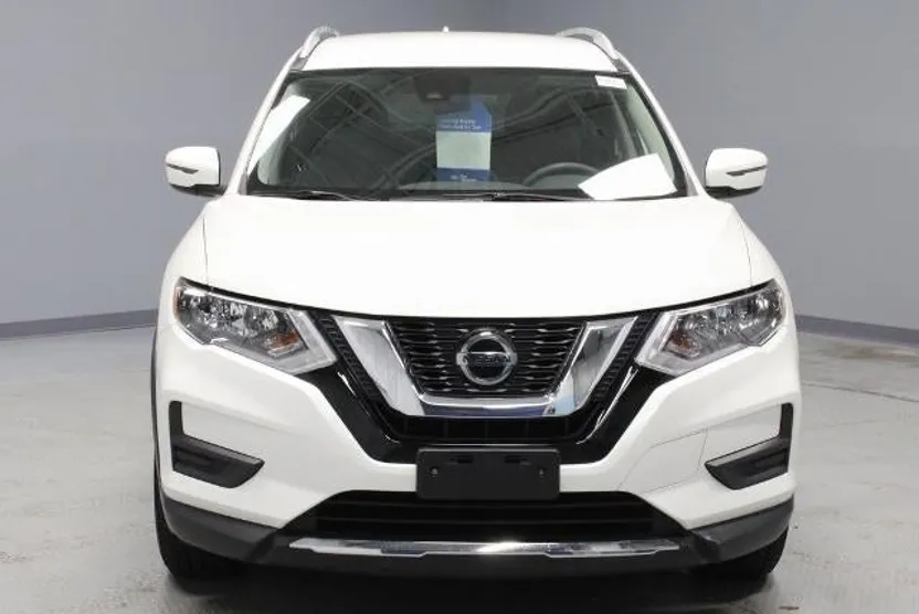 2019 Nissan Rogue SV photo 1