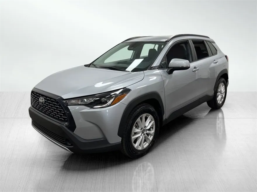 2024 Toyota Corolla Cross LE photo 1