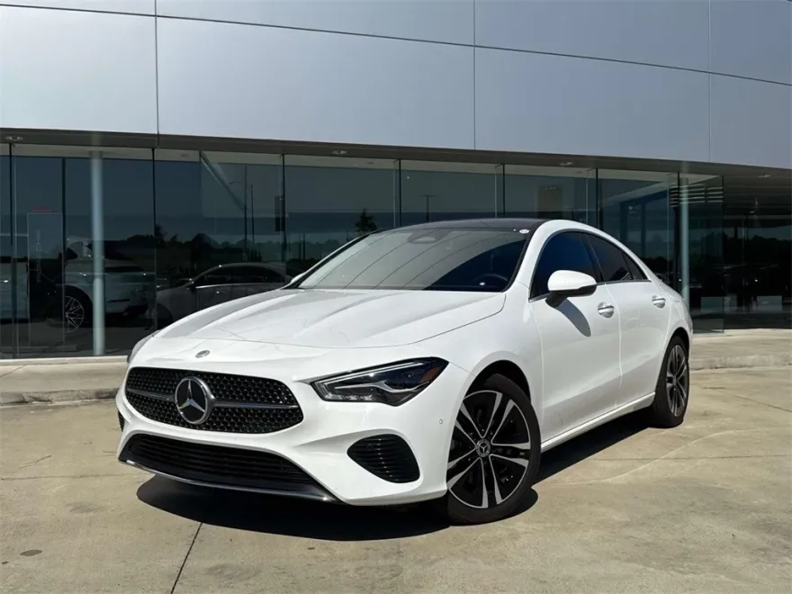 2024 Mercedes Benz CLA 250 4MATIC photo 1
