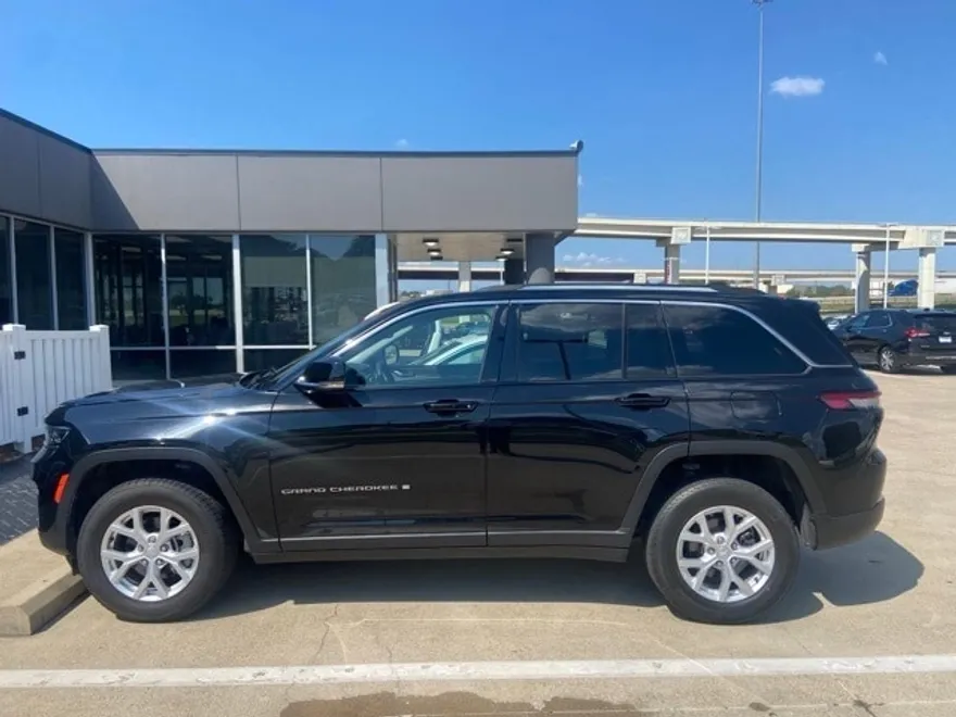 2023 Jeep Grand Cherokee Limited photo 1