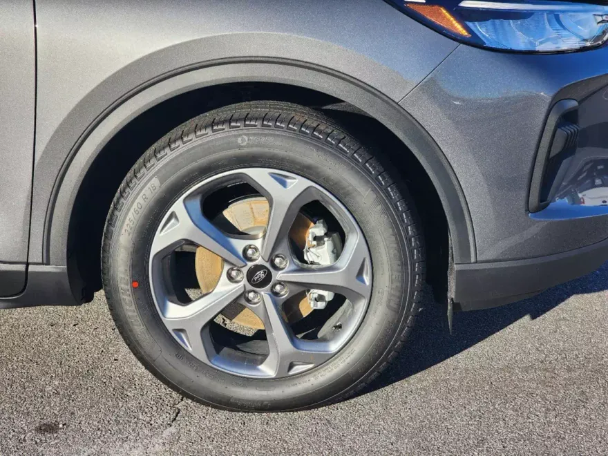 2025 Ford Escape ST-Line photo 1