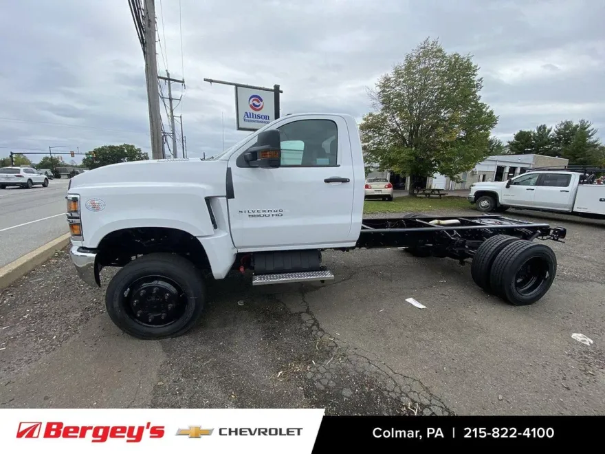 2024 Chevrolet Silverado 5500HD Work Truck photo 1