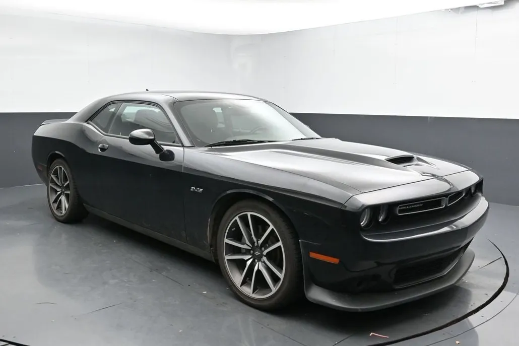 2023 Dodge Challenger R/T photo 1