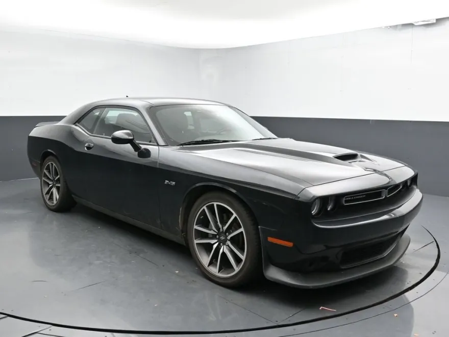 2023 Dodge Challenger R/T photo 1