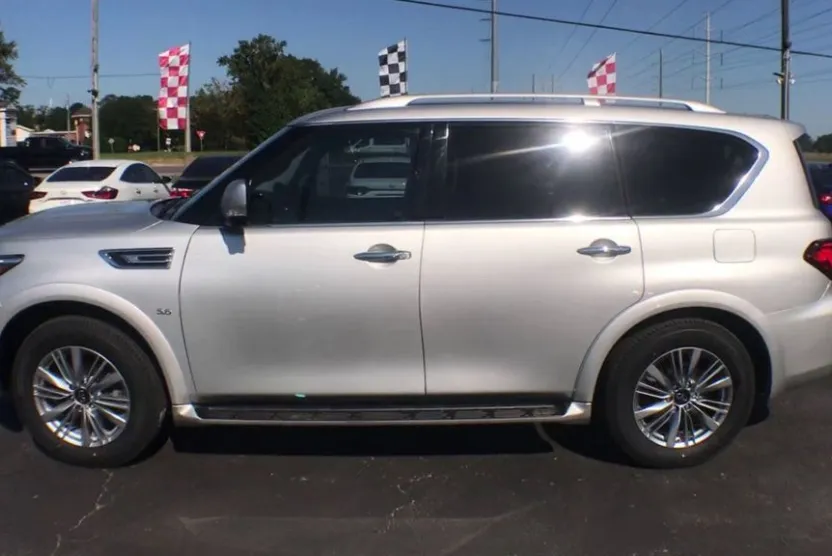 2019 Infiniti QX80 Luxe photo 1