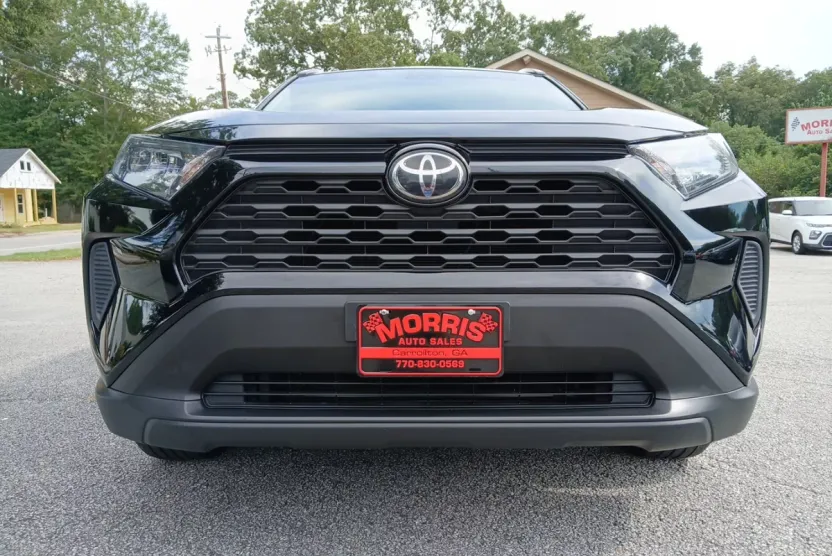 2021 Toyota RAV4 LE photo 1