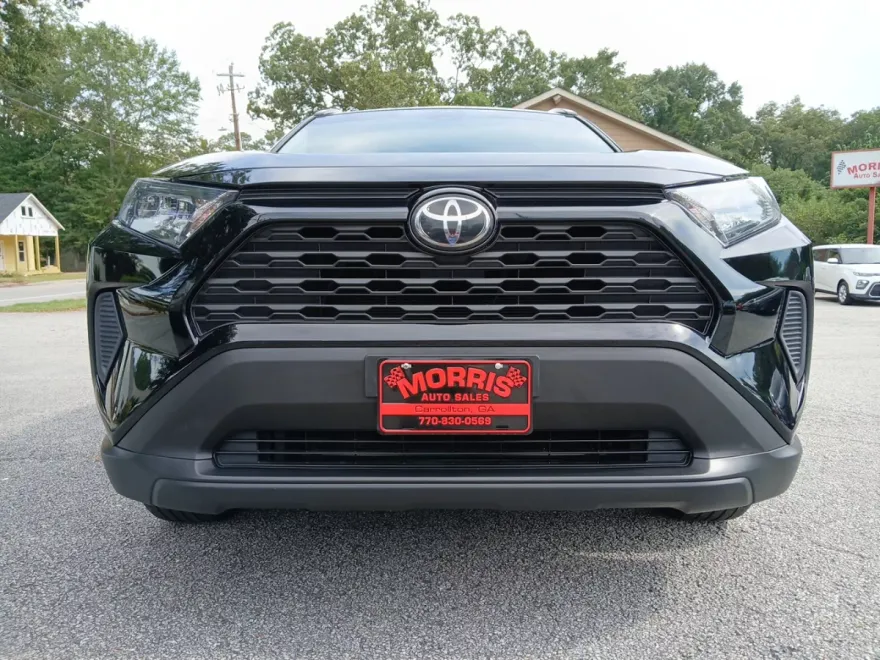 2021 Toyota RAV4 LE photo 1