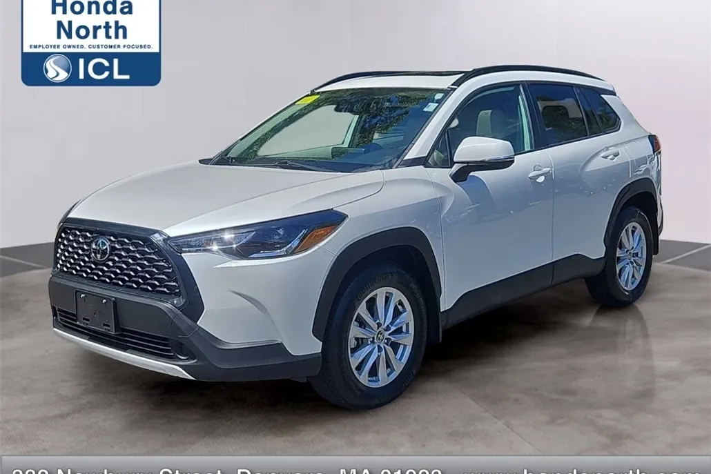 2022 Toyota Corolla Cross LE photo 1