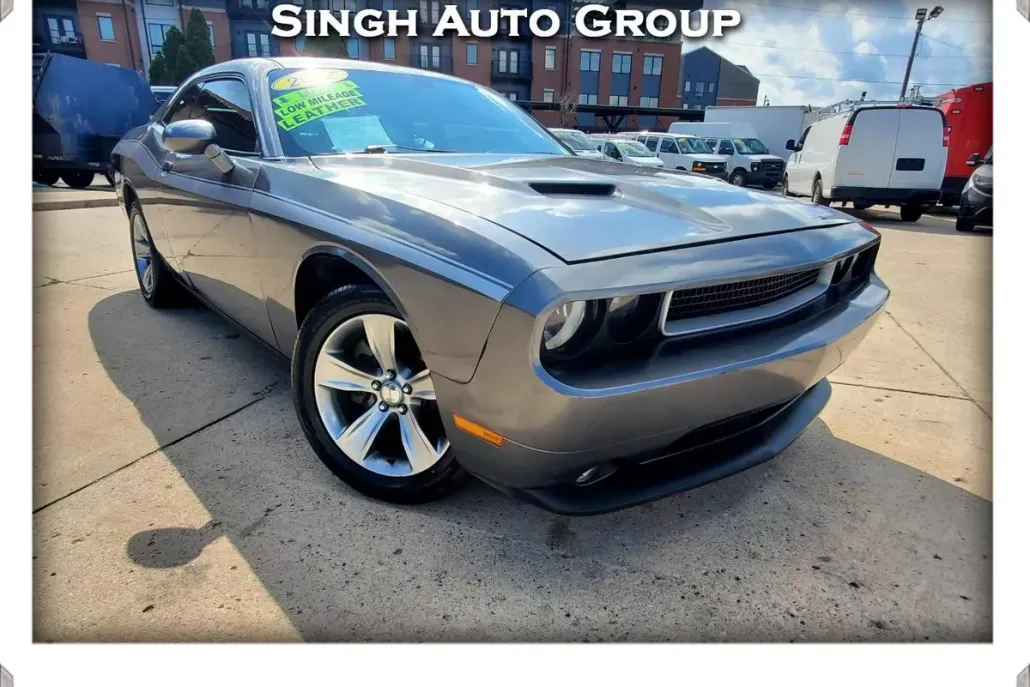2012 Dodge Challenger SXT photo 1