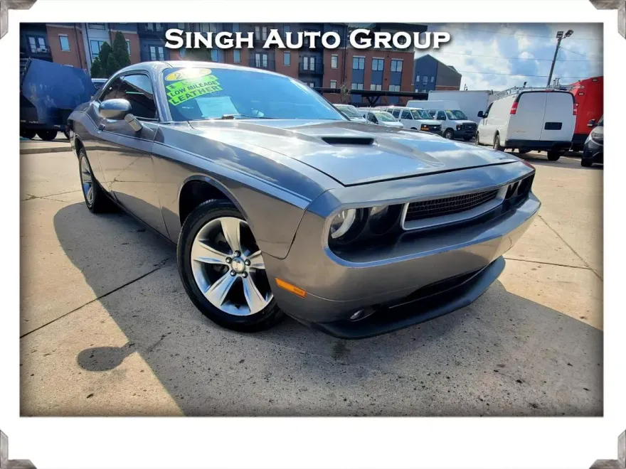 2012 Dodge Challenger SXT photo 1
