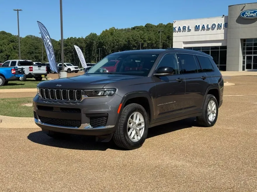 2022 Jeep Grand Cherokee Laredo photo 1