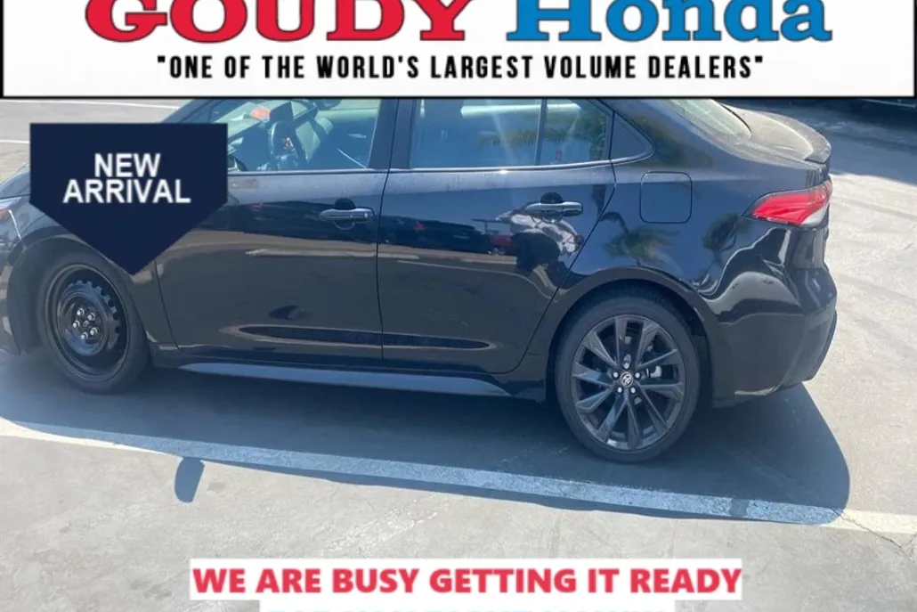2023 Toyota Corolla SE photo 1