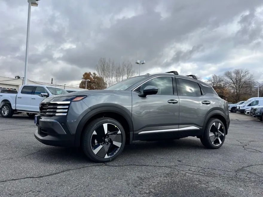 2025 Nissan Kicks SR photo 1
