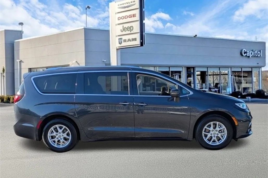 2021 Chrysler Pacifica Touring L photo 1
