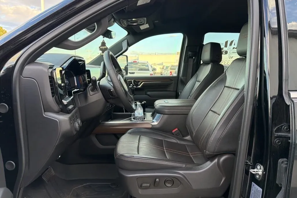 2024 Chevrolet Silverado 3500HD High Country photo 1
