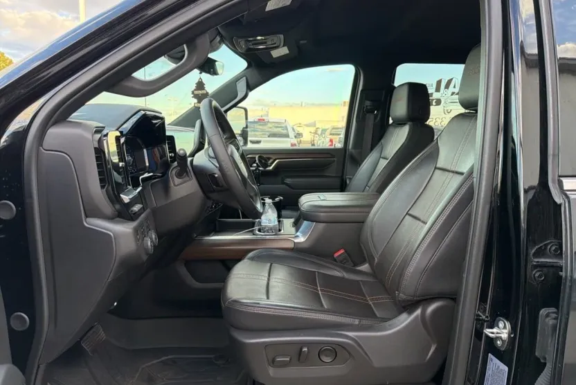 2024 Chevrolet Silverado 3500HD High Country photo 1