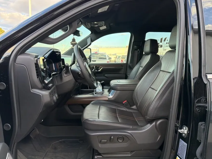 2024 Chevrolet Silverado 3500HD High Country photo 1