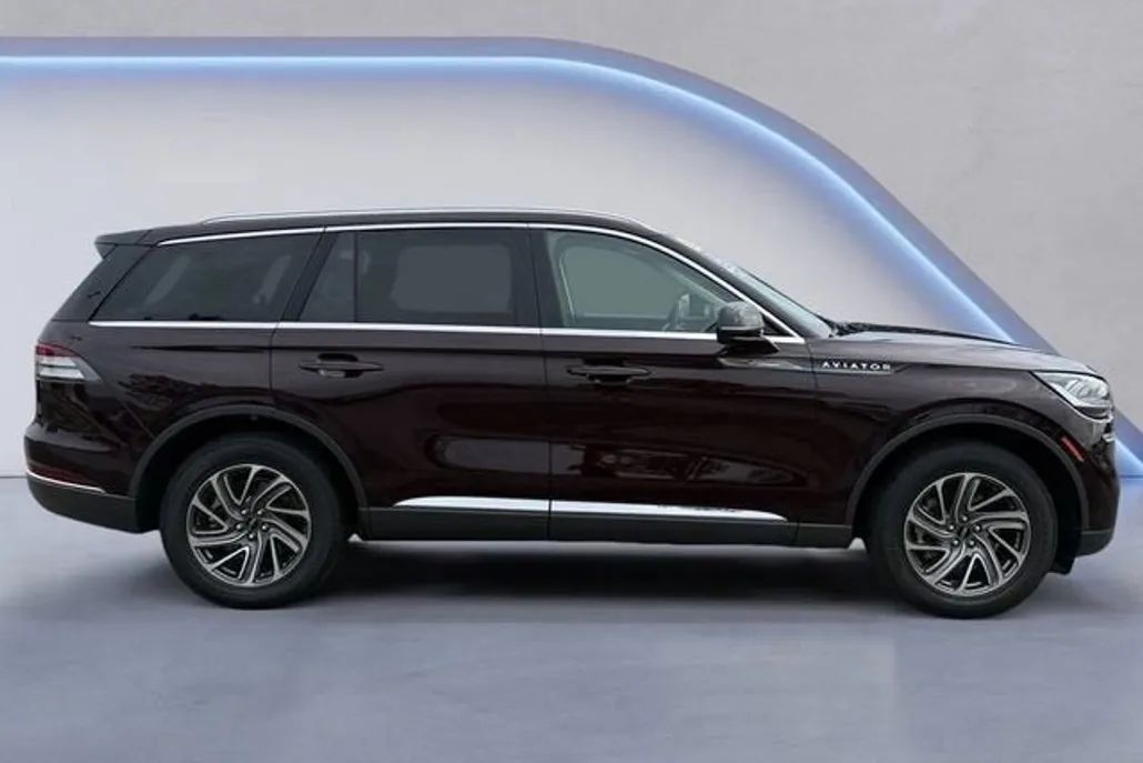 2023 Lincoln Aviator Base photo 1